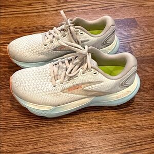 Brooks Women's Sneakers - Light Gray and Blue